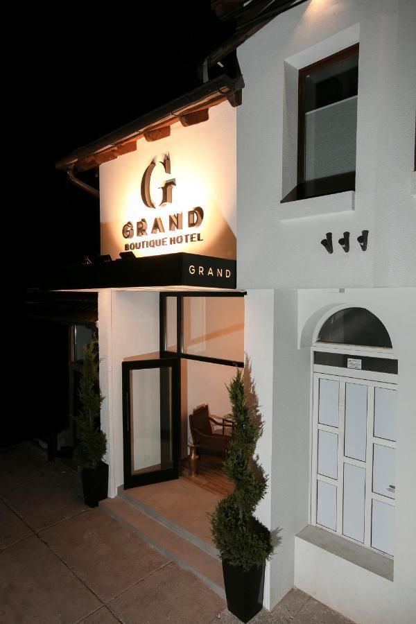 Grand Boutique Hotel Pristina Exterior foto